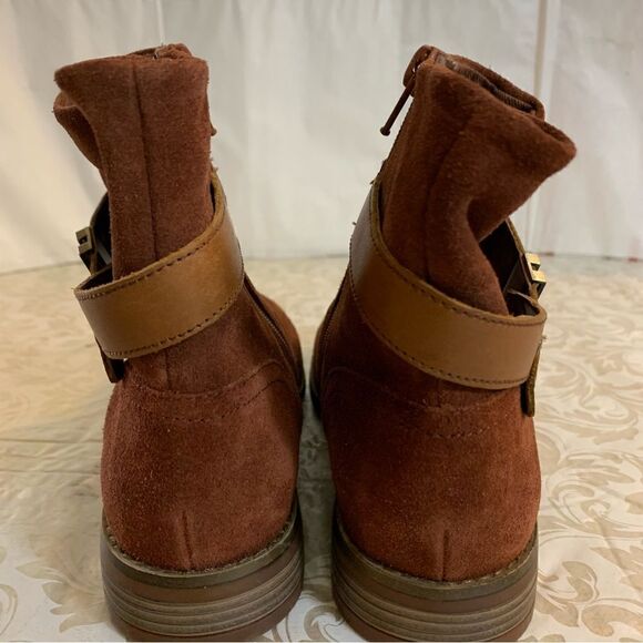 Clarks Ankle Boots ‘Camzin Strap’ Mahogany Suede Leather Ankle Boot Sz 7.5 NWT - Picture 4 of 9